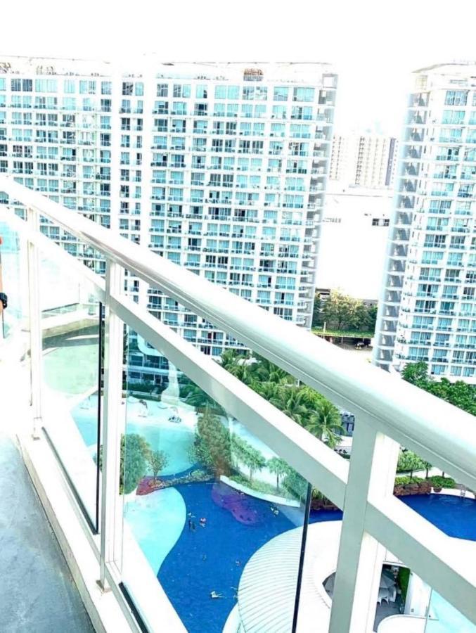 Azure C5 Man-Made Beach Balcony Multiple Units Manila Exteriör bild