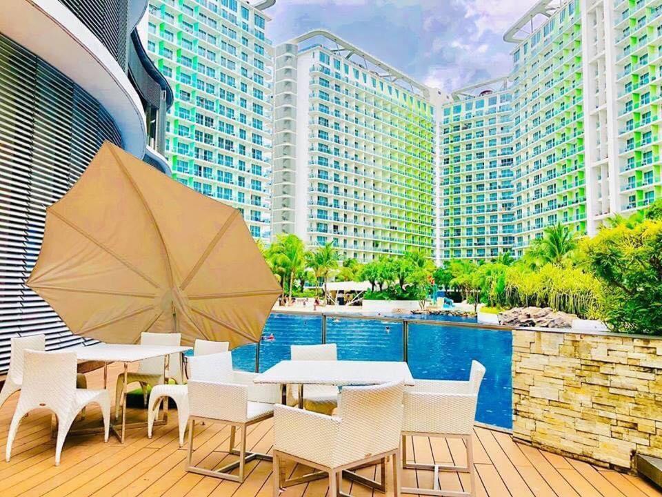Azure C5 Man-Made Beach Balcony Multiple Units Manila Exteriör bild