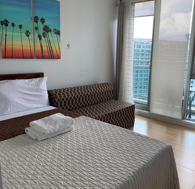Azure C5 Man-Made Beach Balcony Multiple Units Manila Exteriör bild