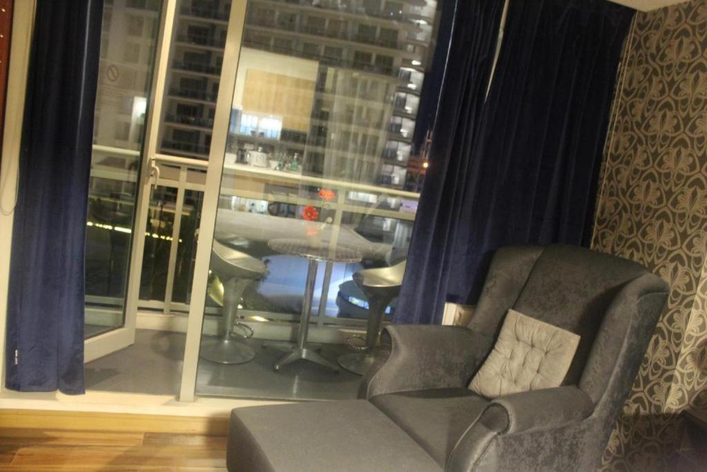 Azure C5 Man-Made Beach Balcony Multiple Units Manila Exteriör bild