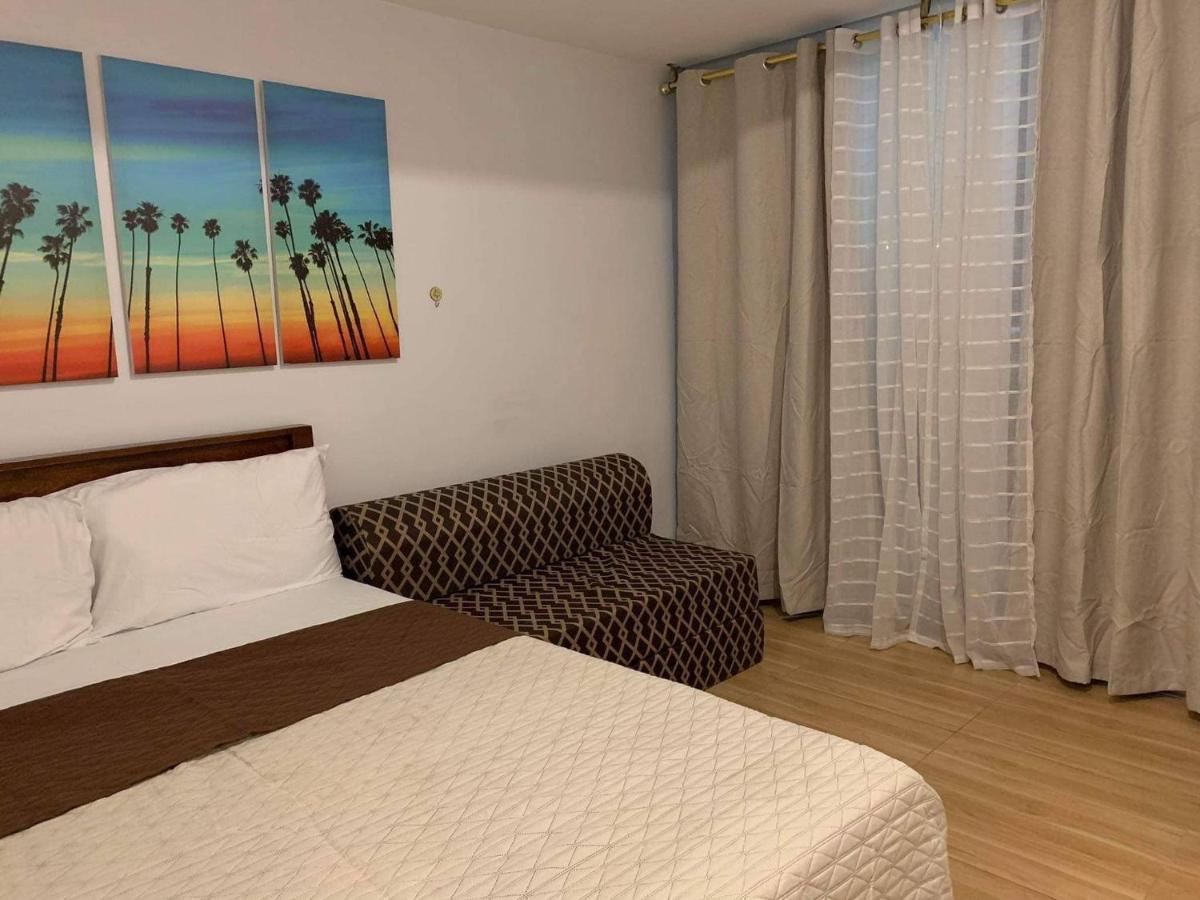 Azure C5 Man-Made Beach Balcony Multiple Units Manila Exteriör bild