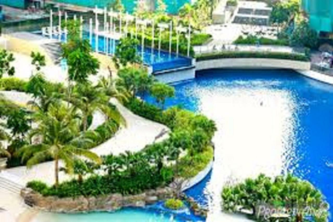 Azure C5 Man-Made Beach Balcony Multiple Units Manila Exteriör bild