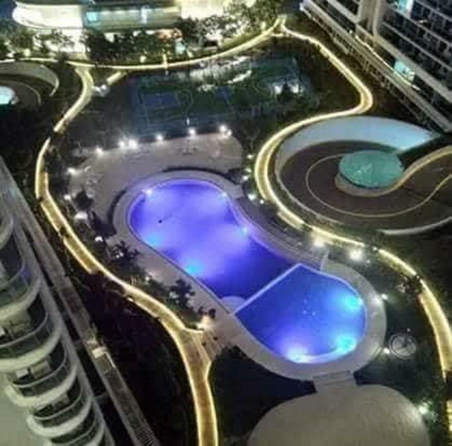 Azure C5 Man-Made Beach Balcony Multiple Units Manila Exteriör bild
