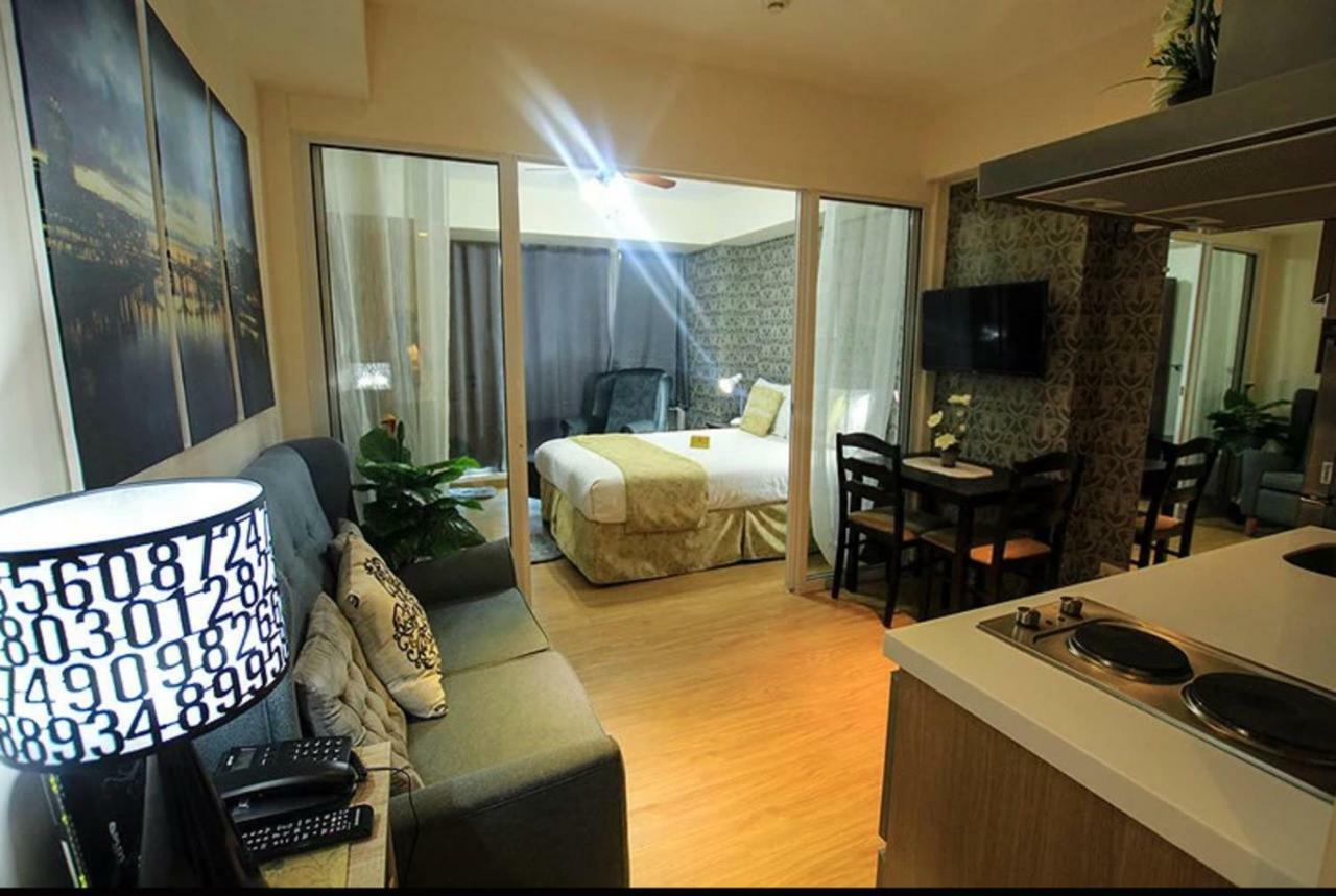 Azure C5 Man-Made Beach Balcony Multiple Units Manila Exteriör bild