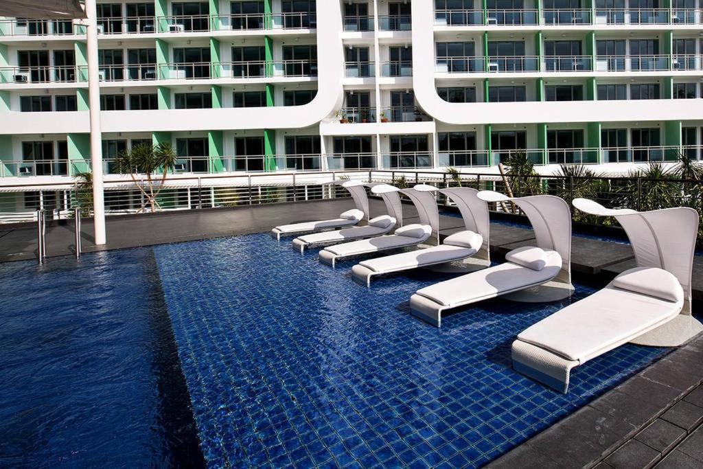 Azure C5 Man-Made Beach Balcony Multiple Units Manila Exteriör bild